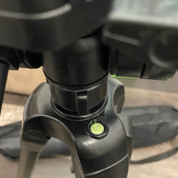 Vivitar 67" photo/video adjustable tripod, Vivitar 67" adj tripod - Picture 2 of 11